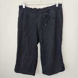 Lululemon culottes Pant. Black. Measurements In pictures
